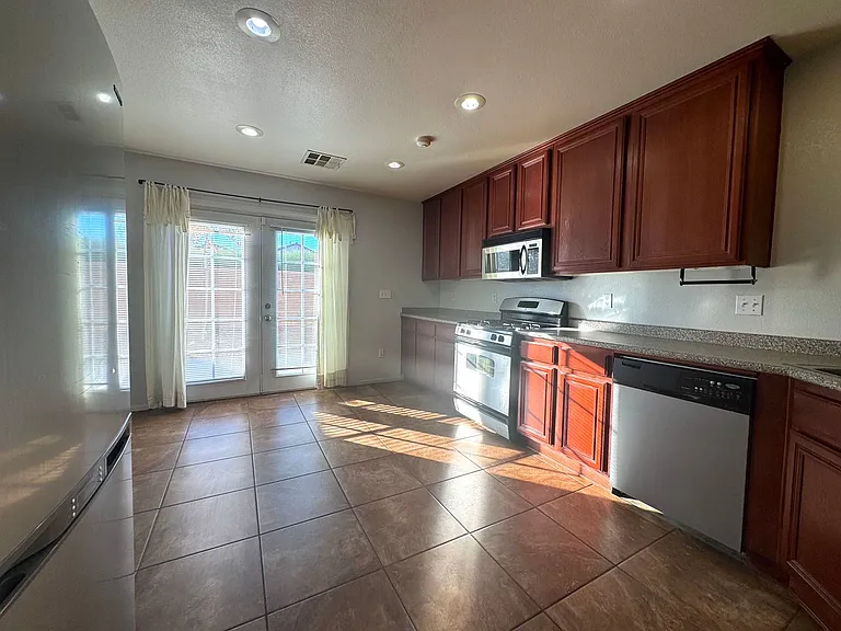 11087 Deluna St — Photo 5