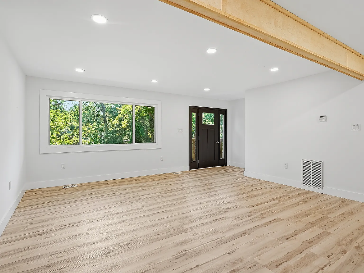 3 bed, 2.5 bath, 1644 sqft, $3,200 — Photo 3