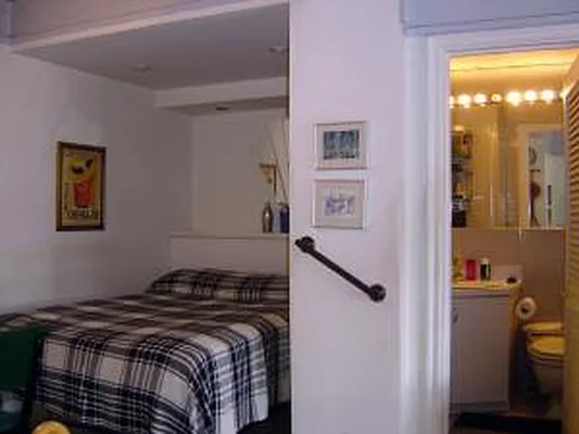 Sold by Aclawrence | media 18