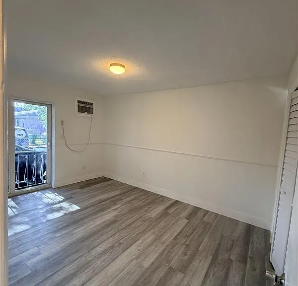 1380 SW 2nd St #2 — Photo 5