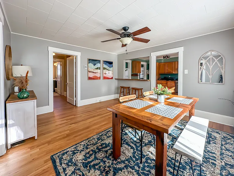Dining room (Shared space)