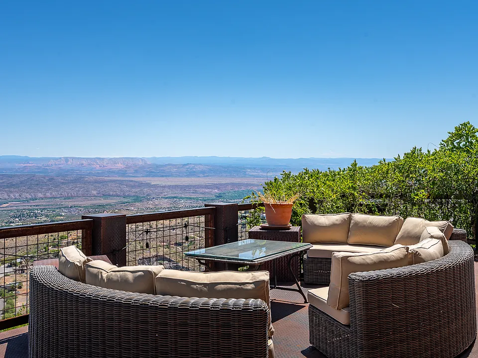 Beautiful and big upstairs deck with sweeping views.