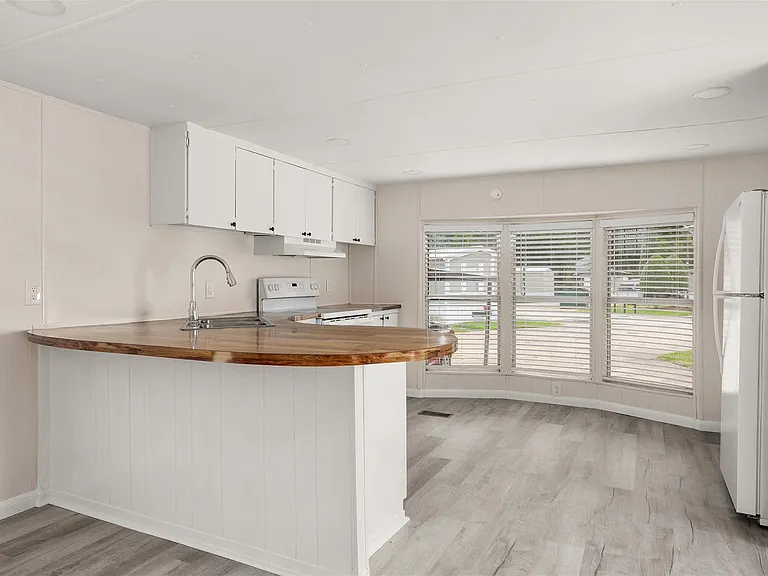 2222 N Austin Ave #18 — Photo 5