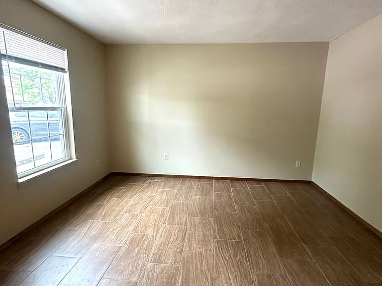 2210 E Macs Ct — Photo 3