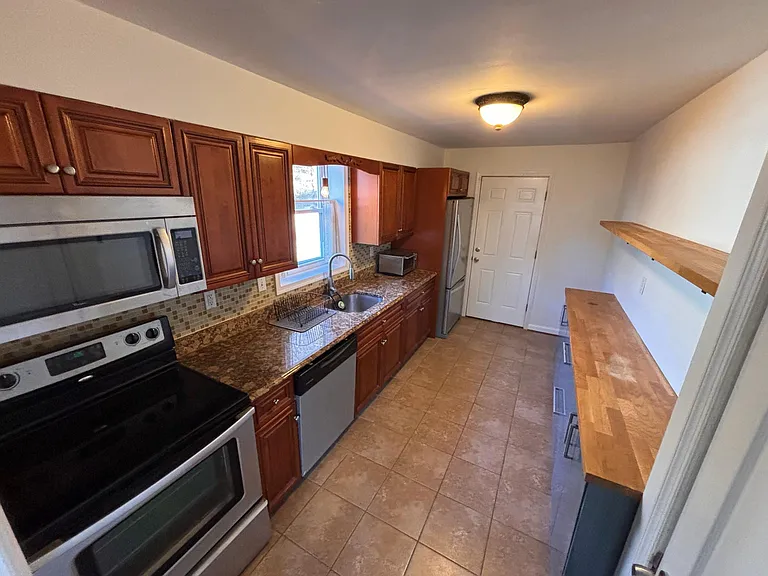 Rosemary Ln — Photo 11