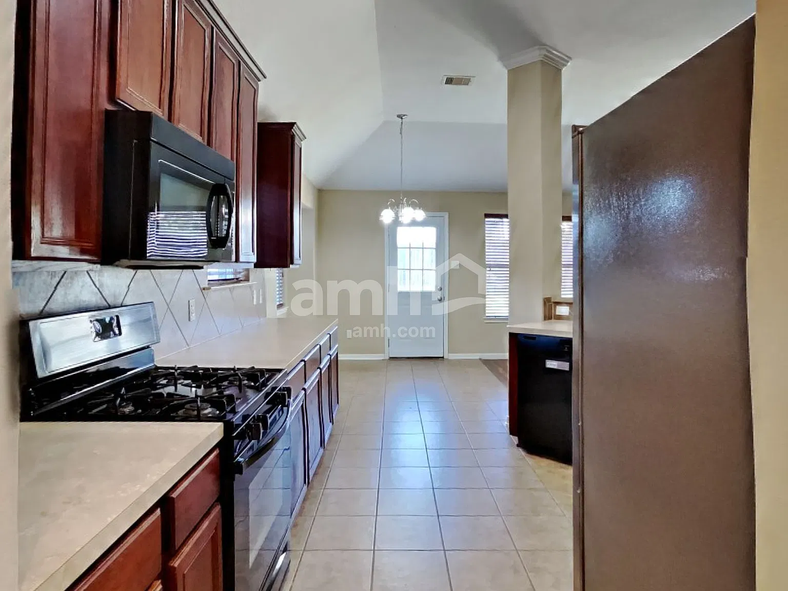 3 bed, 2.0 bath, 1801 sqft, $1,910 — Photo 4
