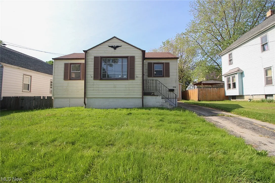 202 Elm St photo 1