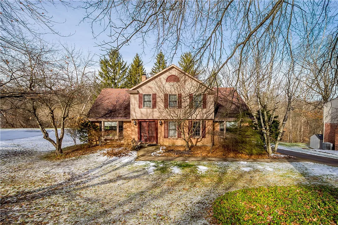 1693 Hathaway Ln photo 1
