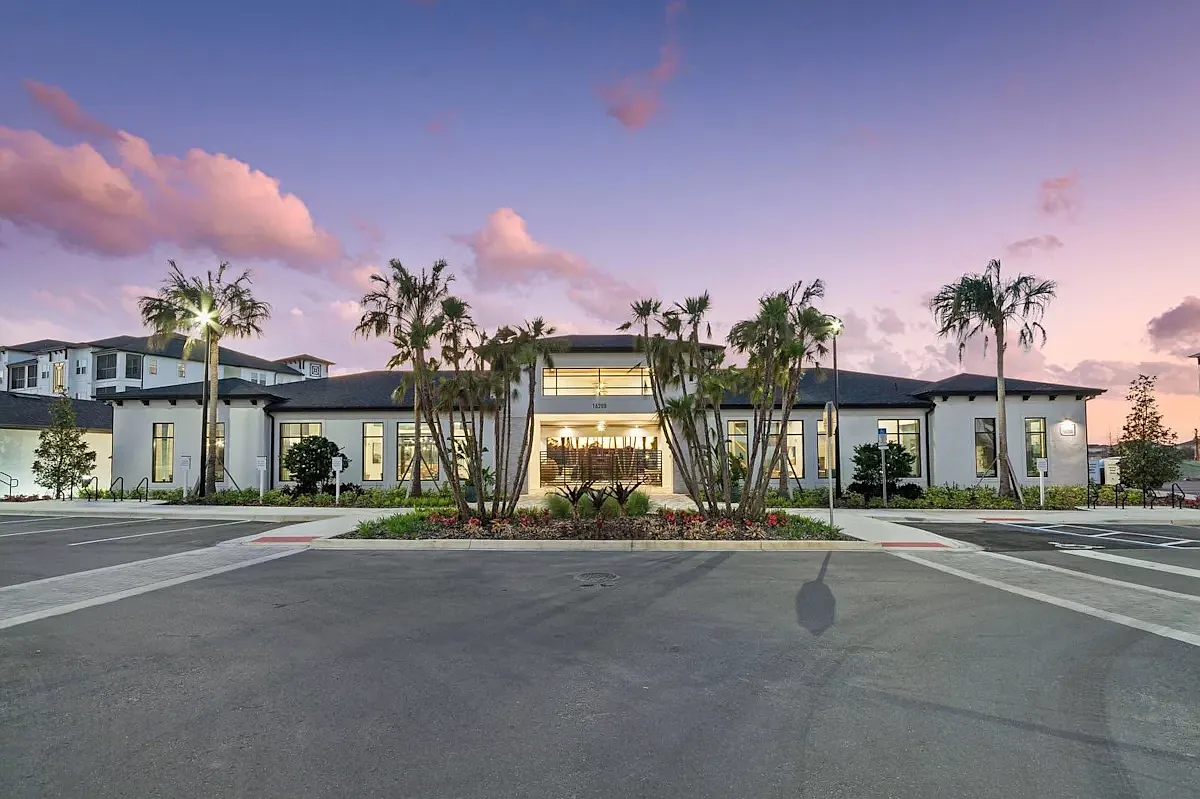 Waterleigh Village Luxury Apartments — Photo 1