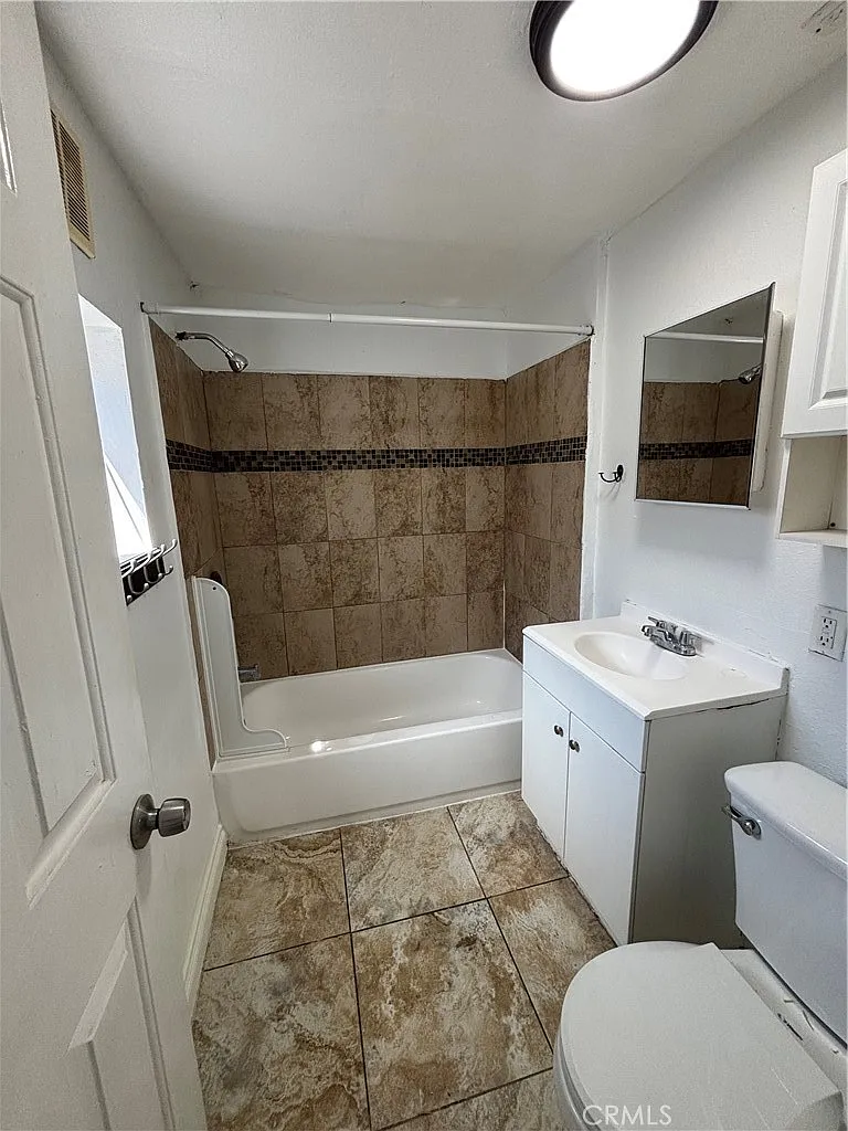 6 bed, 1824 sqft, $1,875 — Photo 4