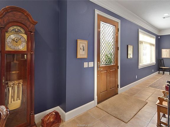 3rd image of 4719 Stonebriar Cir