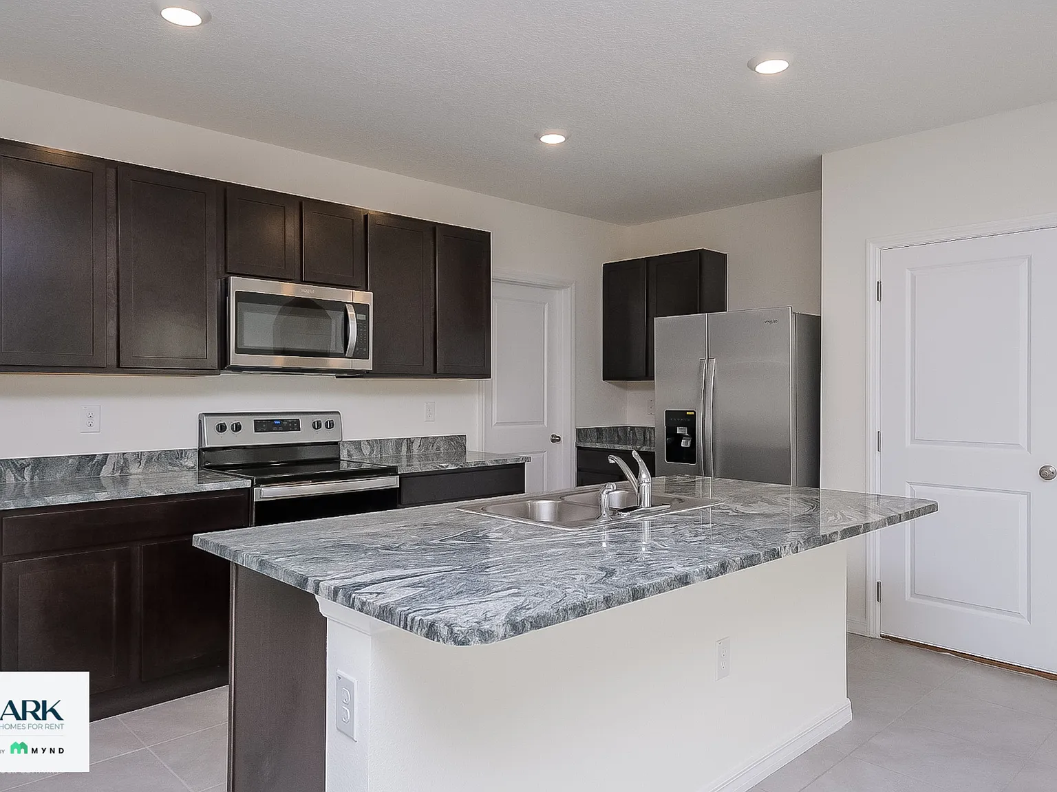 5 bed, 3.0 bath, 2447 sqft, $2,899 — Photo 4