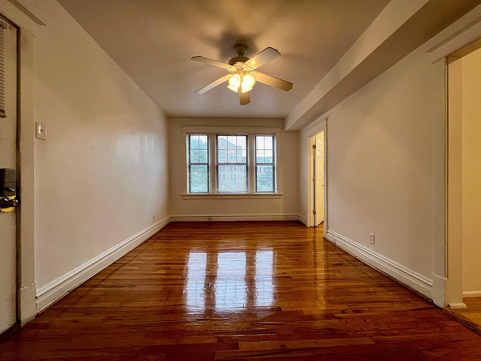 1st image of 4415 Pershing Ave #202