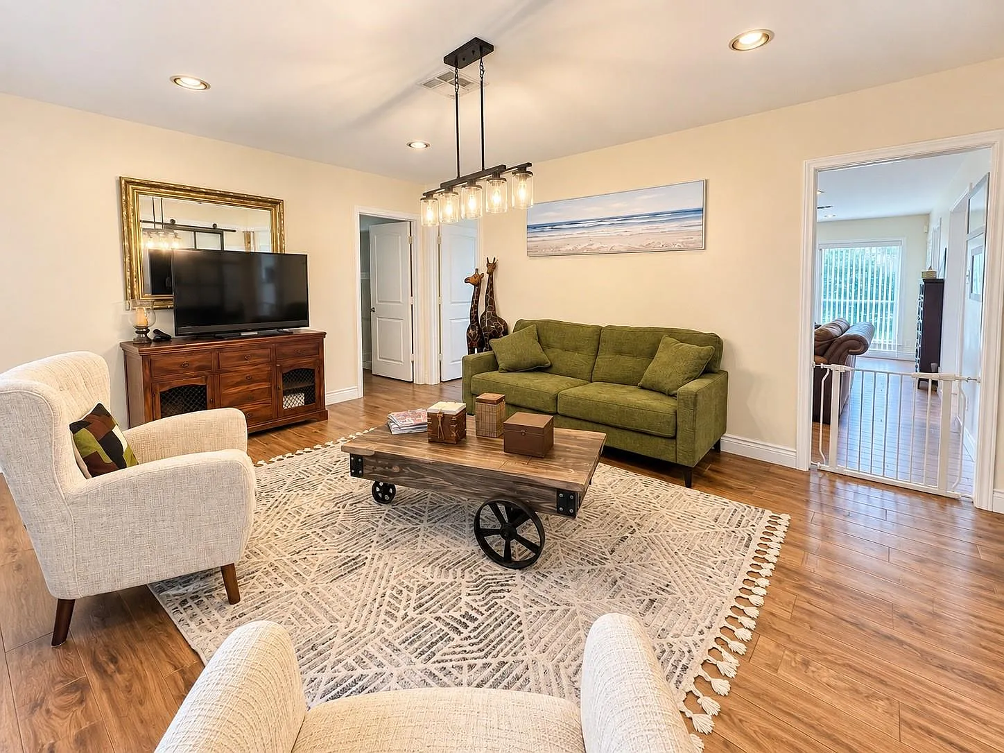 4 bed, 3.0 bath, 2182 sqft, $3,295 — Photo 3