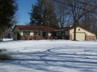 11515 Pleasant View Dr, Pinckney, MI 48169