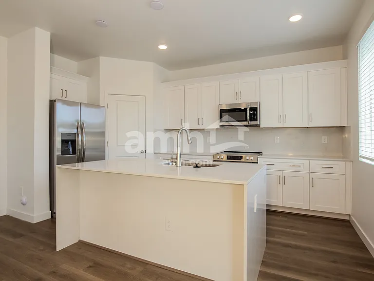 12631 W Flynn Ln — Photo 3