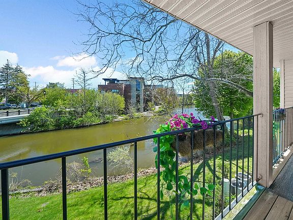 3rd image of 525 Riverine Dr