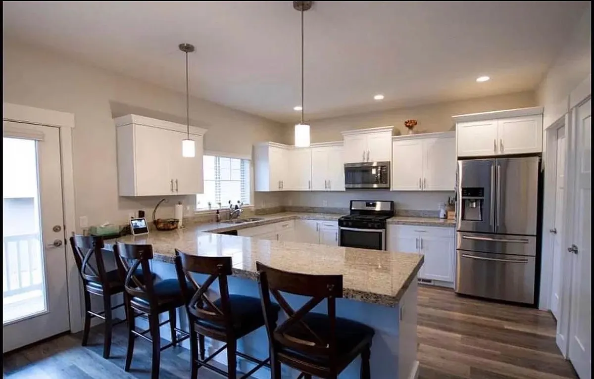 Building Photo - 916 S Aspen Pl