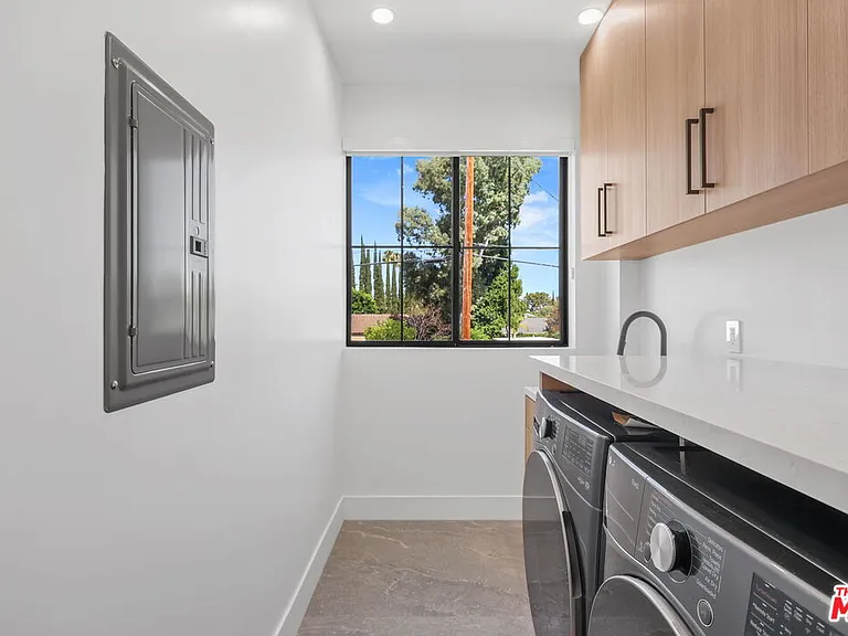 5917 Rhodes Ave — Photo 38