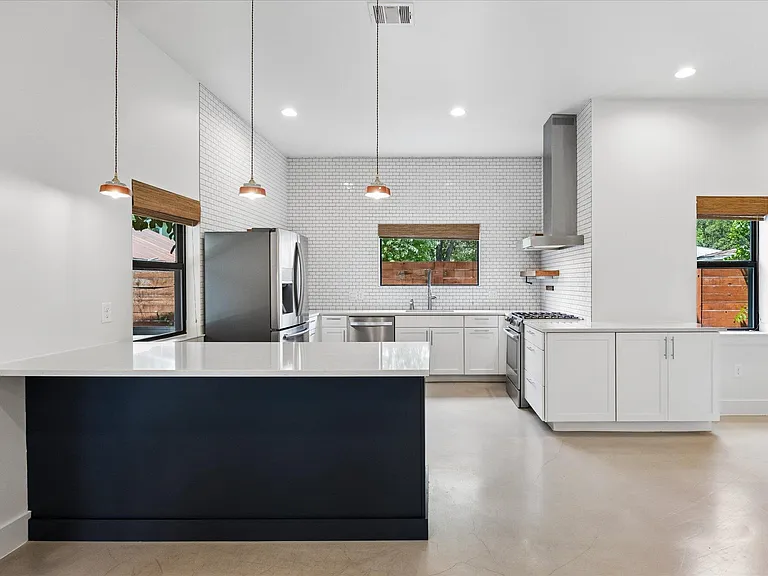4506 Russell Dr #B — Photo 2