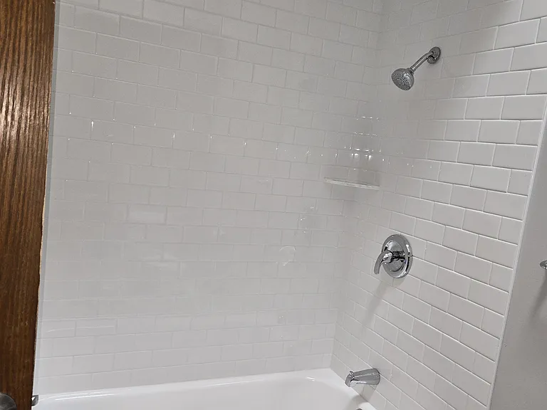 Hall bath / tub & shower