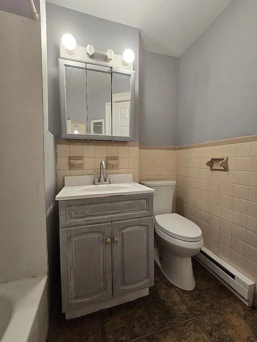 3 bed, $2,000 — Photo 3
