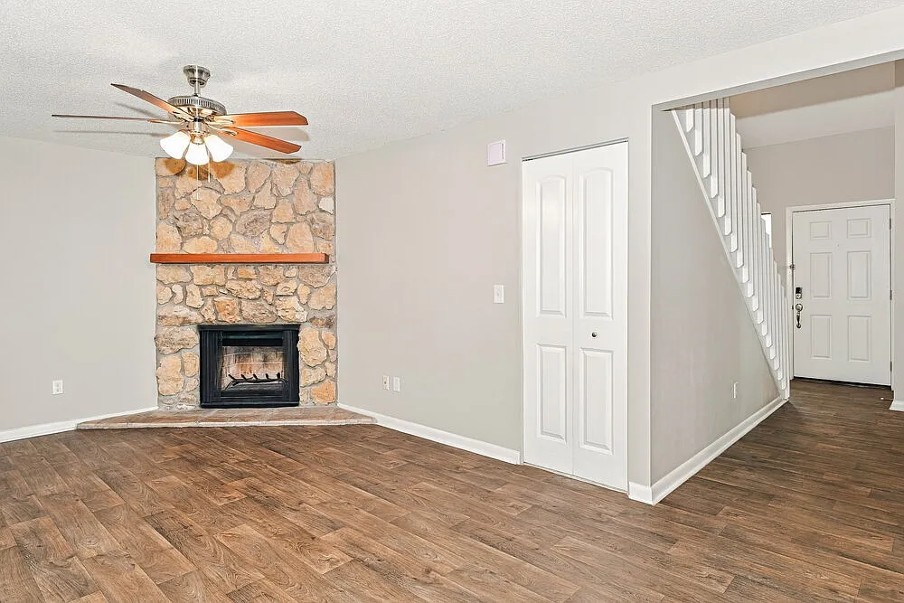 2 bed, 2.0 bath, 1620 sqft, $1,965 — Photo 4
