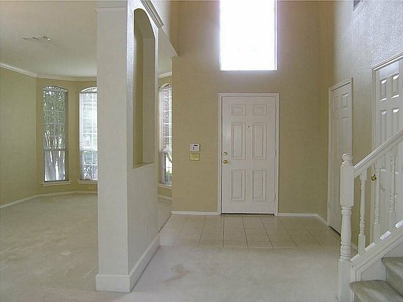 3rd image of 2812 Saint Charles Dr