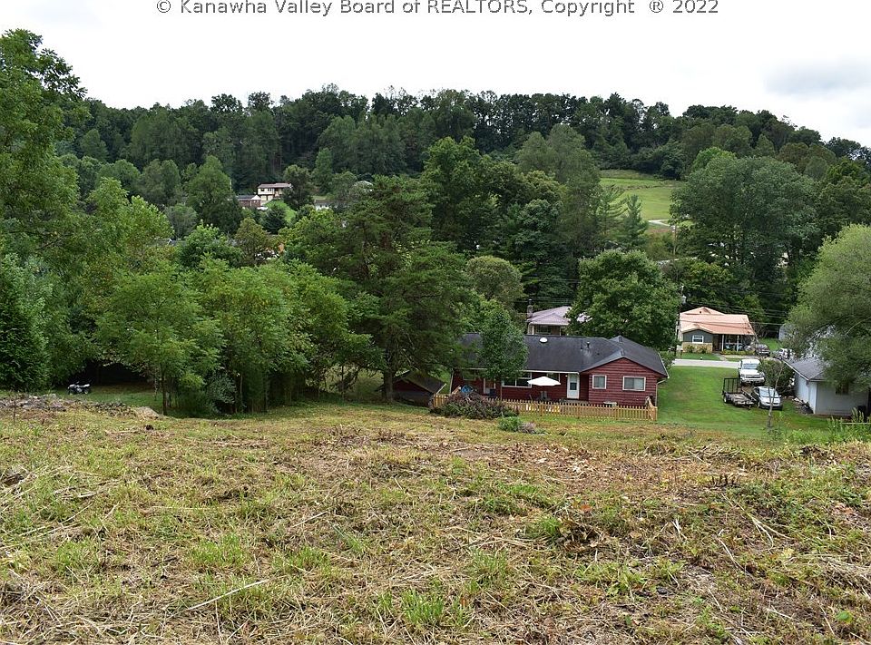 2nd image of 1819 Maple Dr