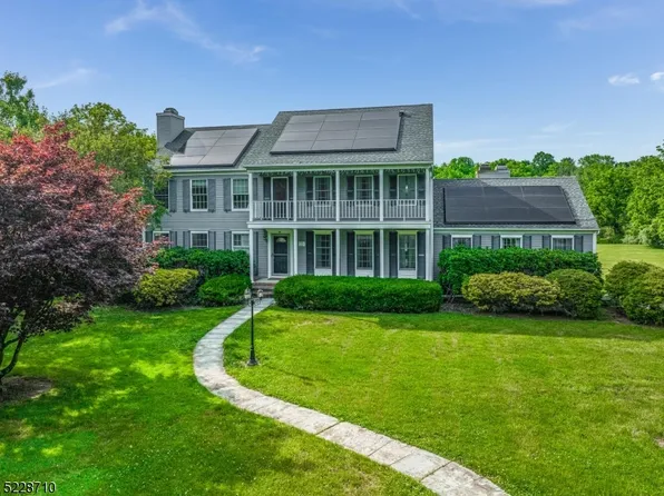 27 Saddlebrook Dr, Washington Twp., NJ 07882