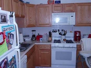 5th image of 1270 N Sterling Ave APT 212