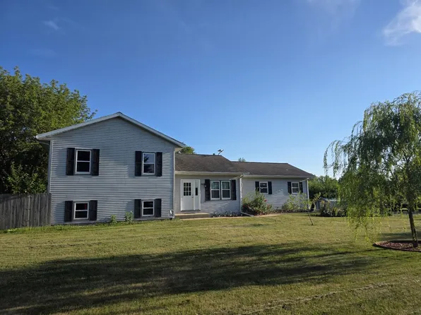 39 London Rd, Cambridge, WI 53523
