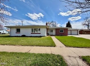 13 3rd St NE, Hazen, ND 58545