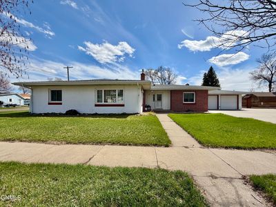 13 3rd St NE, Hazen, ND, 58545