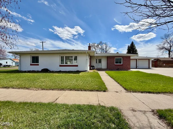 13 3rd St NE, Hazen, ND 58545