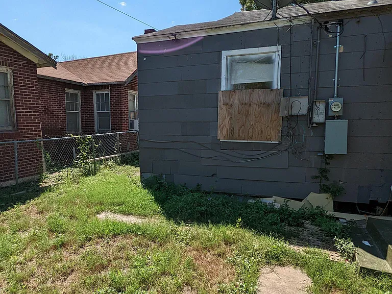 435 Vanderbilt St — Photo 9