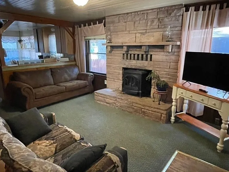 1226 Margaret Ave — Photo 6