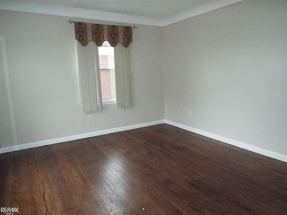 3rd image of 17631 Lowell St