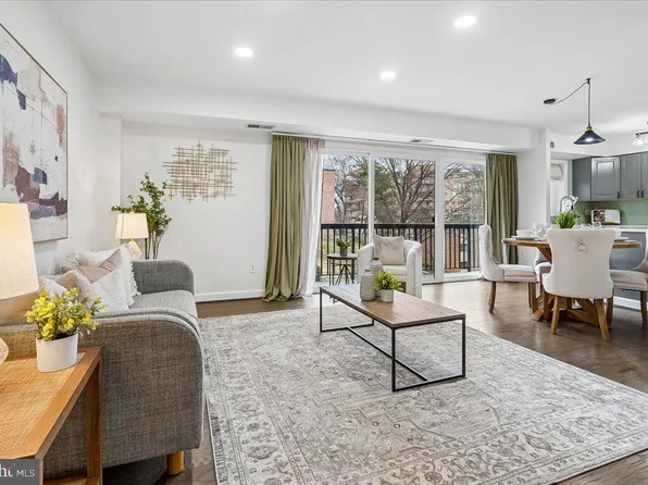 3220 S 28th St APT 202, Alexandria, VA 22302