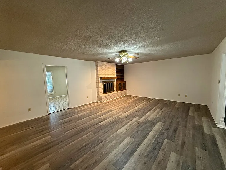 2200 Hickory Dr SW — Photo 4