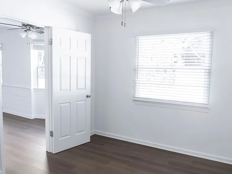 651-657 Huntley Dr — Photo 5