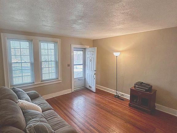 4th image of 123 Vine St