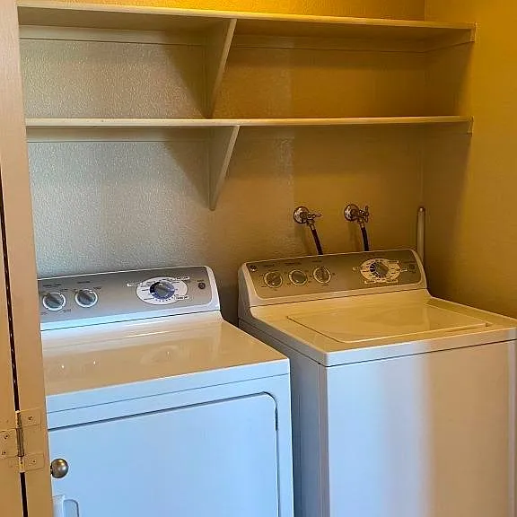 700 Moon Cir — Photo 33