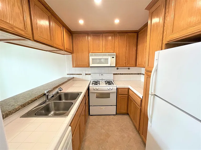 8219 Redlands St — Photo 14