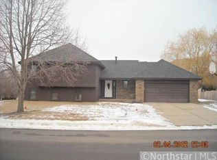 516 Westwood Ln, Chaska, MN 55318