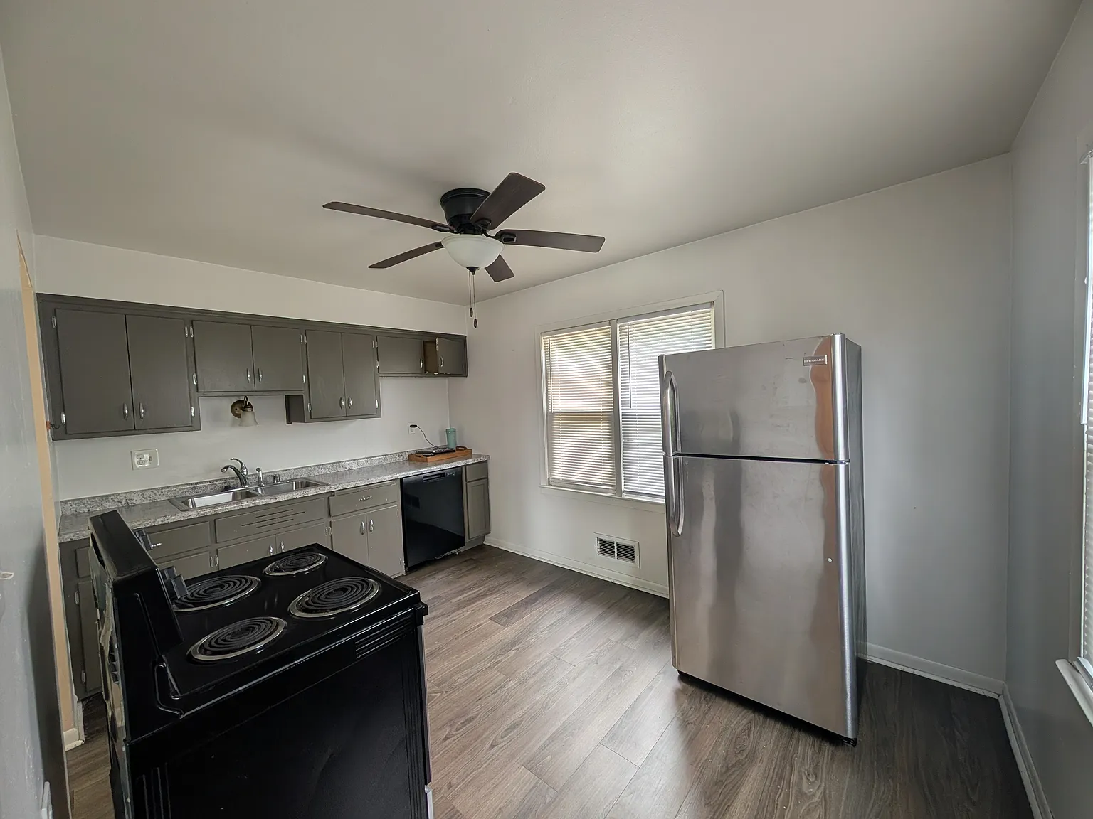 6900 W Oklahoma Ave — Photo 2