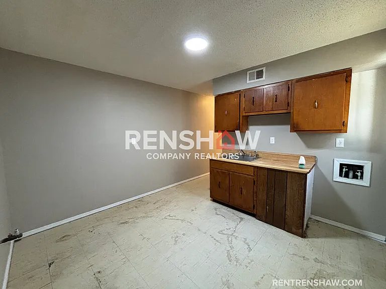 2311 Hubbard Ave — Photo 6