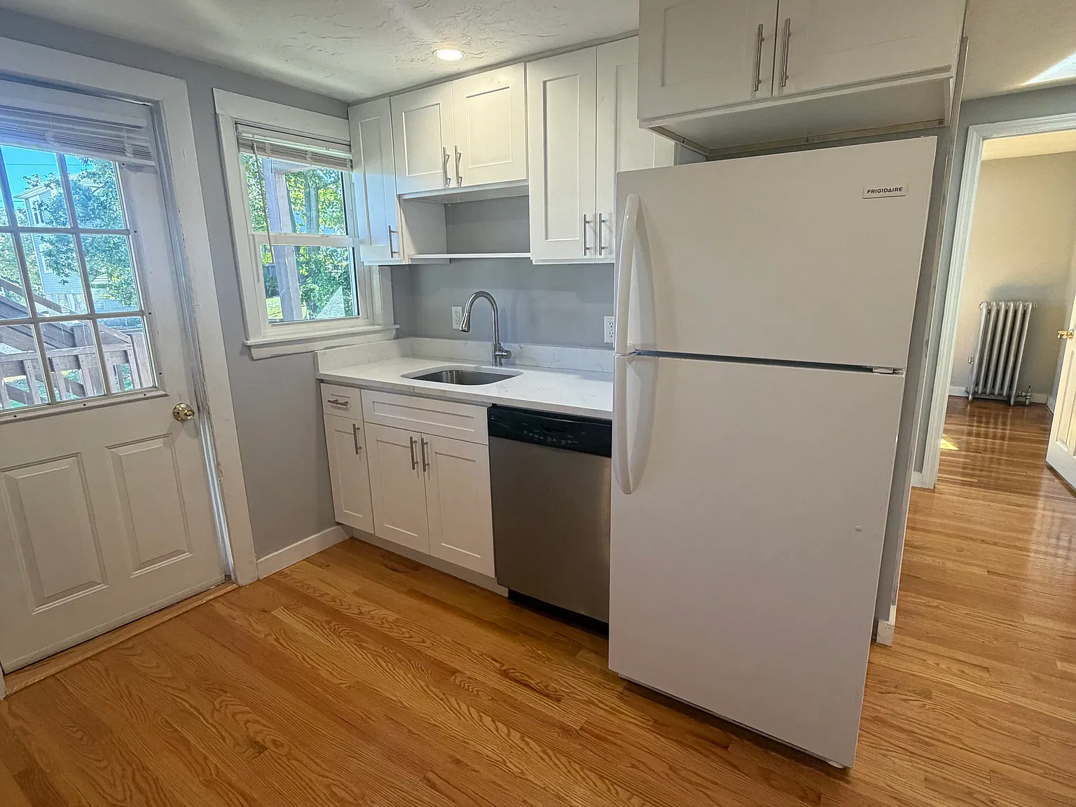 2 bed, 650 sqft, $2,100 — Photo 3