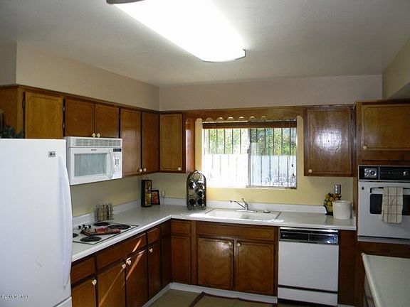 3rd image of 920 N Arcadia Ave