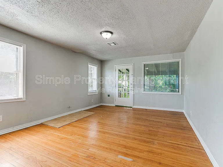 1841 N Gatewood Ave — Photo 7
